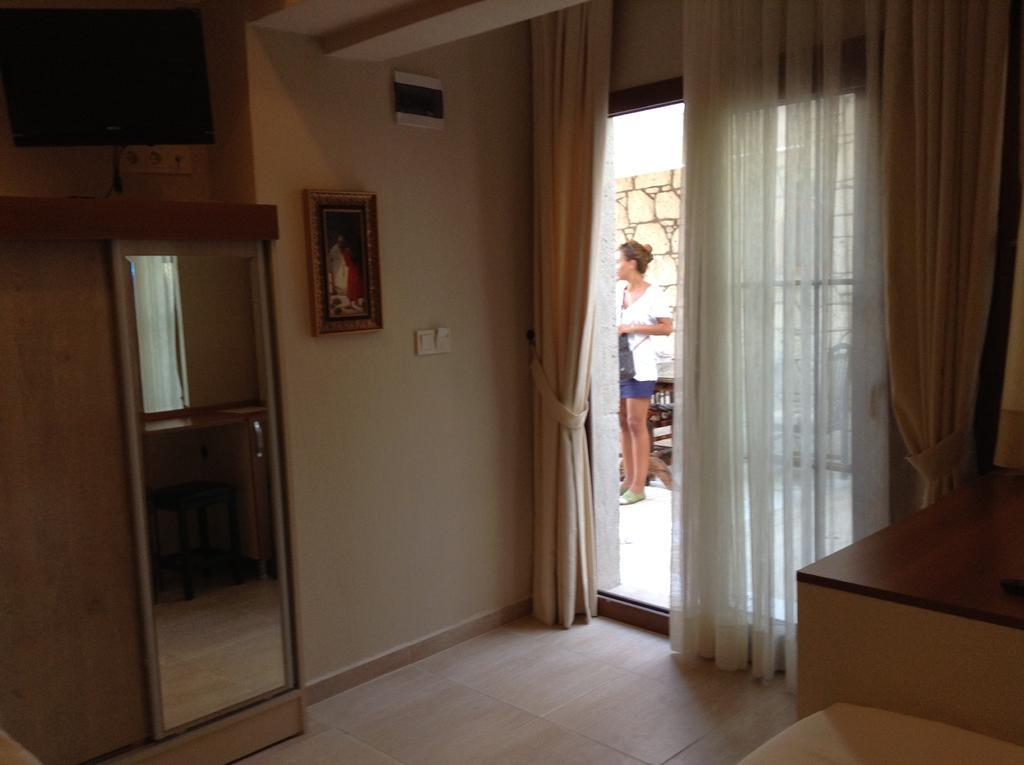 Golden Stone Butik Otel Çeşme Habitación foto