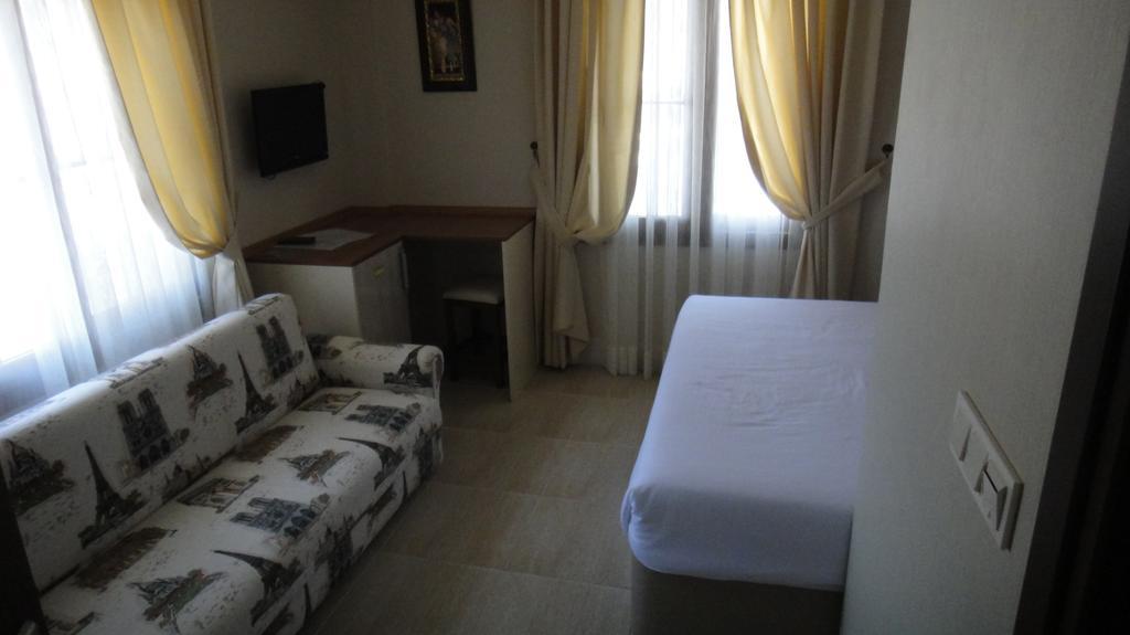Golden Stone Butik Otel Çeşme Habitación foto